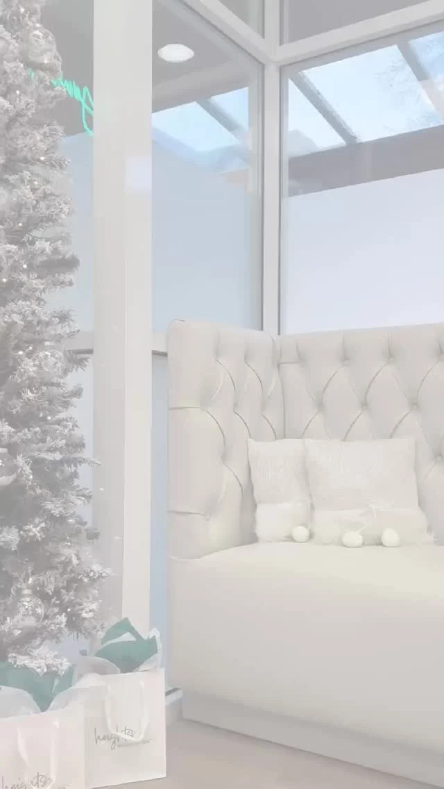 The last day to book any Botox before our holiday break is December 23rd! Our office will be closed from December 24th – January 4th, and we’ll be back on Monday, January 5th 2026 at 10am.

We’re fully booked for facials and laser with Anna, and there are only a few spots left for Botox with Dr. Jaffer, don’t miss your chance to start 2026 refreshed and radiant!

Are you ready to welcome the New Year looking and feeling your best? 💉✨